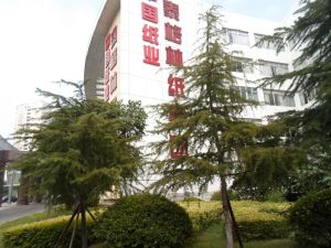 通城广场附近旁精装修大四房.中间楼层.