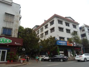 此房是星沙三区,交通便利,人流量的,人文氛围气息好