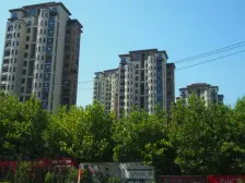 一楼带地下,使用面积大,南北通透,封闭管理