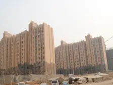 欧式装修100W,户型方正,有车位地下室,位置安静。