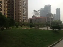 住宅楼性质的公寓南向一室采光好精装修全屋壁纸保持很