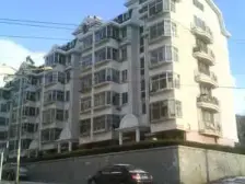 芝罘区位置好,出行方便,购物方便有市场,