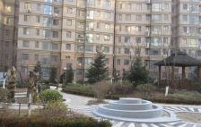 封闭小区、自住装修两室、位置正对景观带、不靠道