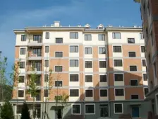 户型方正,楼层好带阳台,近地铁交通便利。