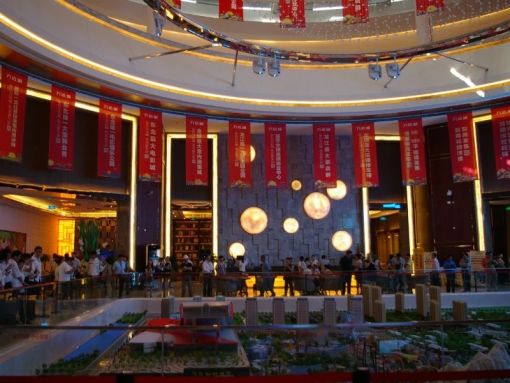  �������ڴ����ó�2��1��1���ϱ�����2100.00Ԫ/�³��� 