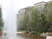 依云小镇精装修,大两居,带小院40平