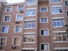 东港春园里三室一厅装修保持好有坡价格低诚心卖车站旁