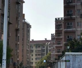 香樟路德馨园旁,小区环境优雅,中间楼层,有杂物间!