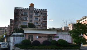 18年新婚精装修拎包入住,包含一个15平杂物间 大四房