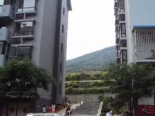 华宇凤凰城 电梯高层,地热高层,精装修三室。