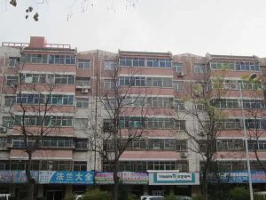 火车站旁边,两室出售,户型好,采光好,小区环境好。