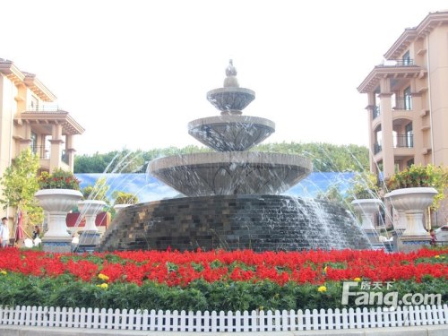 天山水尚实景图小区主入口喷泉（2013-9-15）