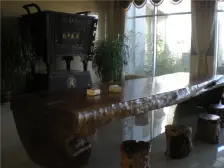 小高层,中间楼层,纯毛坯,可自由装修。看房方便。