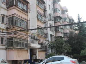 创业路旁两室出售格局不错离公园近视野不错