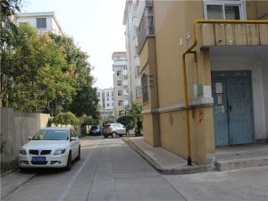 豪迈复式上下两层大四室周山公园旁