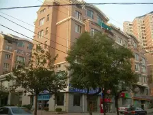 封闭小区,2楼 有电梯,视野好 采光足,有2卫