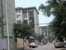 南棉小区封闭小区的一栋楼 好楼层 两室两厅 厕所带窗