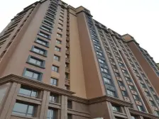 洋房上跃,基本没住,有庭院,有车位,小区中间位置。