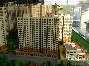 多层电梯房顶层带阁楼,带露台,精装修