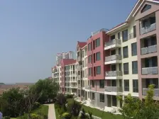 地铁站旁 麓岛蓝湾精装修小户型 一楼带花园 近大门口