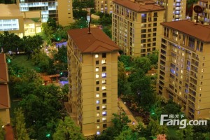 伊泰华府世家 带两个车位一个储藏间 精装修带家具家电