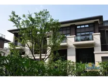 金地三期 看花园湖景四房两卫出售