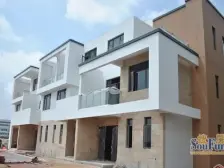 富盈公馆毛坯,户型方正,朝南,安景