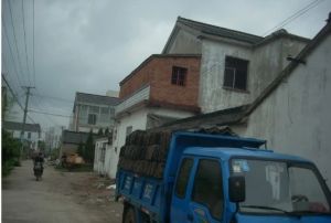 市政府交通方便住家舒适步梯户型好