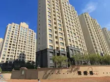 东港少见的标准南北通厅两居室 采光充足 水系园林景观