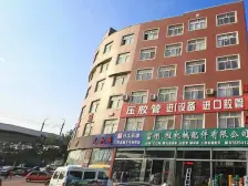 大黑山旅游度假区,轻轨站旁,公交站旁