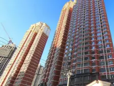 房子是3室2厅南北通透户型,视野采光好,一线海景房