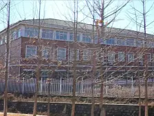 此房产权清晰,房主诚心卖,报盘价格比较低,有钥匙,