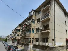 南北向 近地铁公交车站 交通便利 视野无遮挡 采光充足