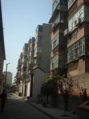 三室户型,朝西的客厅有窗户,单价低可贷款