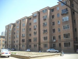 万达商圈小平米俩居室,地铁口3楼