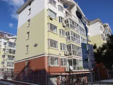 莱山 凤凰新城 4室2厅 150.00㎡ 157万