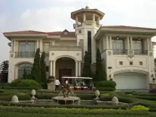 御林山一区欧式装修别墅,保养好,看房方便,带大花园