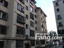 小区出门就是地铁口地铁2号线乘坐2号线到新华广场