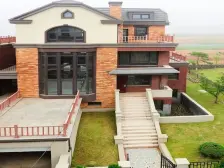 西班牙风格类独栋别墅 南北通透 四室二厅三卫 带车库