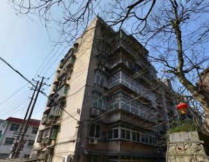 建丰公寓4室2厅南