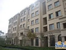 这个房子是业主精装修的,房子装修的好,保持好。干净