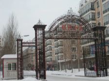 :此房南北通透 采光嘎嘎的好啊 标准户型