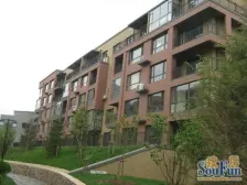 位置好,采光佳电梯房,房子精装修保持好,房主诚心卖