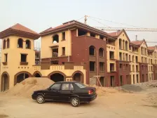 电梯洋房 精装修 带家具家电地下室 有租的车位