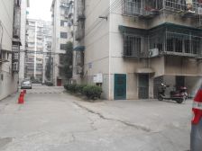 马王堆地铁口,低楼层,带一楼杂物间,停车免费