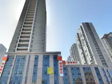 主城区,下楼就是新玛特、瑞佰,步行可以到人工湖