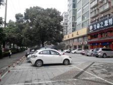 锦泰广场,地铁口大四房,可办公,业主急卖,看房方便