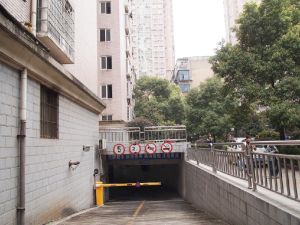袁家岭长勘小区电梯三居室小区绿化好停车方便