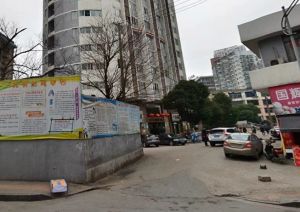 3号线地铁口,一室一厅,首付5万带阳台