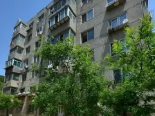 湾家地铁口,近市场公交,中间楼层,视野好